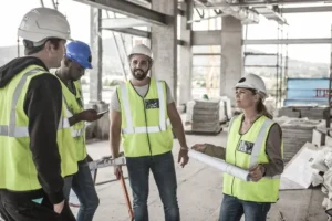 Infografía del Real Decreto 1627/97 mostrando obligaciones de seguridad y salud en obras de construcción, con iconos de cascos, planos y documentos legales