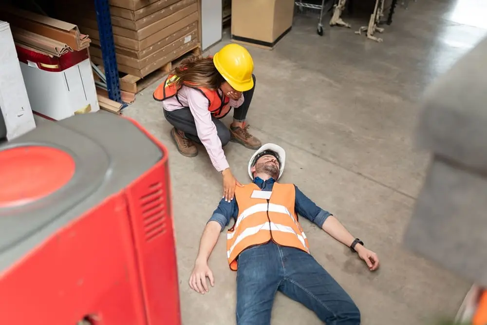 Medico del lavoro visita lavoratore per certificazione malattia professionale INAIL