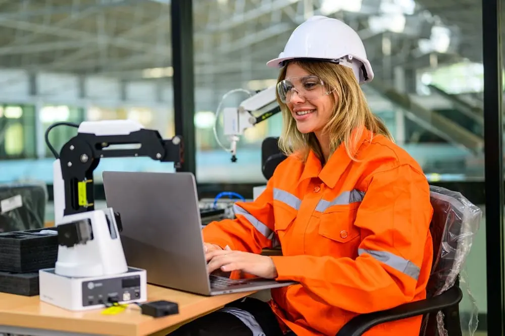 L’intelligenza artificiale nei luoghi di lavoro non è più solo chatbot: entra in recruiting, manutenzione predittiva, gestione degli appalti, formazione e monitoraggio dei comportamenti a rischio.