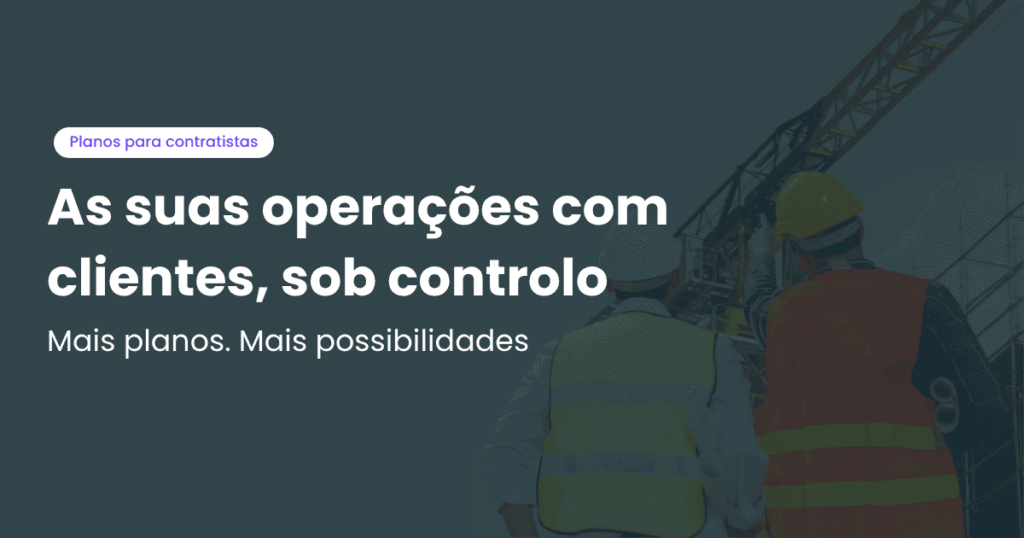 Trabalhadores de empresas externas com capacetes e coletes refletores numa obra, ilustrando os planos do Twind para empresas externas e fornecedores